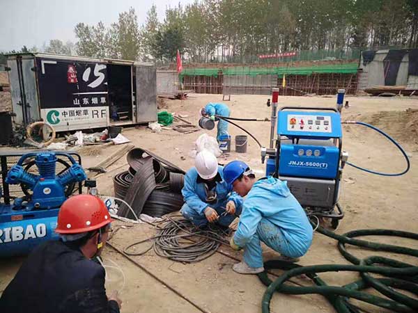 聚脲噴涂機H5600(T)型(圖1) H5600(T)型聚脲噴涂機安裝調(diào)試